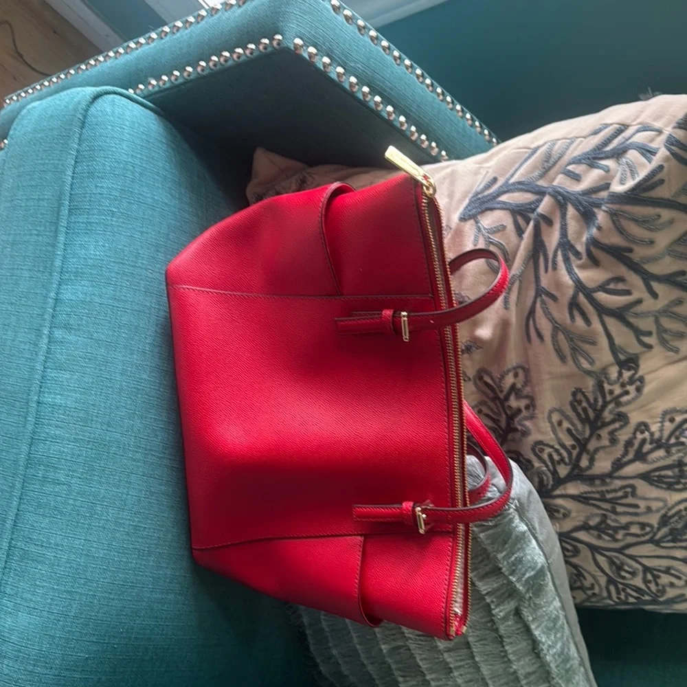 Michael Kors Jet Set Red Tote Modern Elegance - Picture 3 of 4